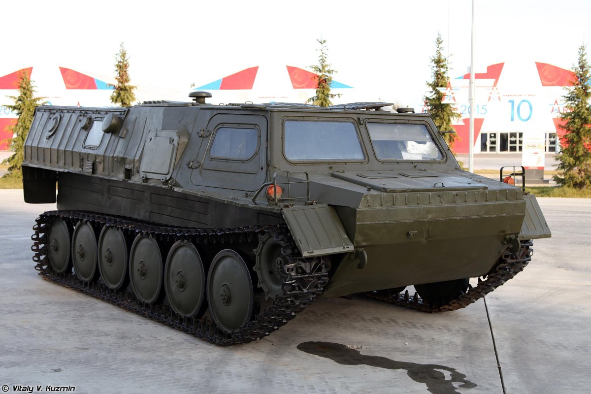 Гусеничный тягач ГАЗ 73 (ГТ-му),