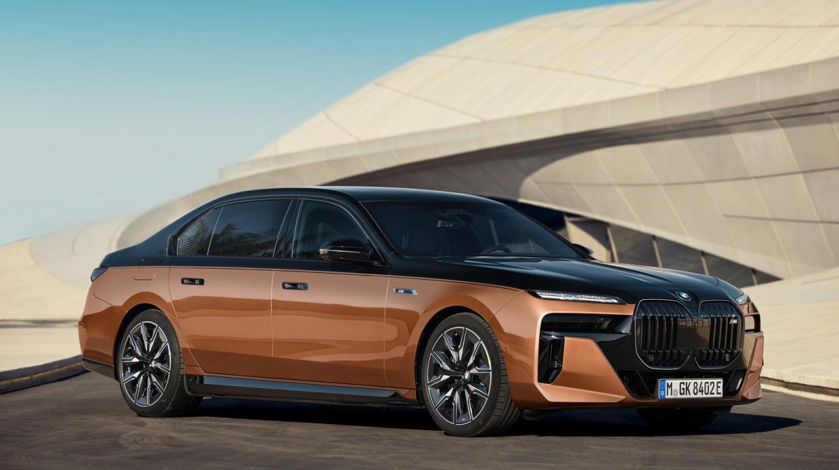 BMW i7