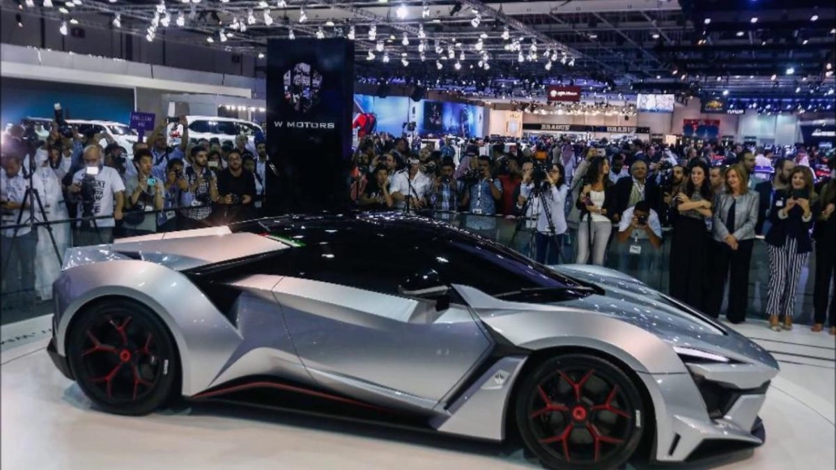 Выставка автомобилей Дубай