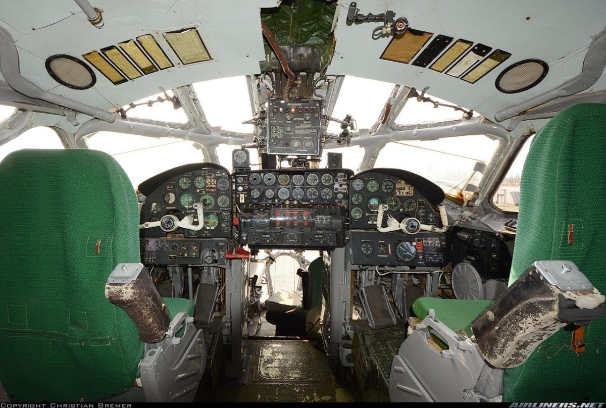 Ту 114 Cockpit