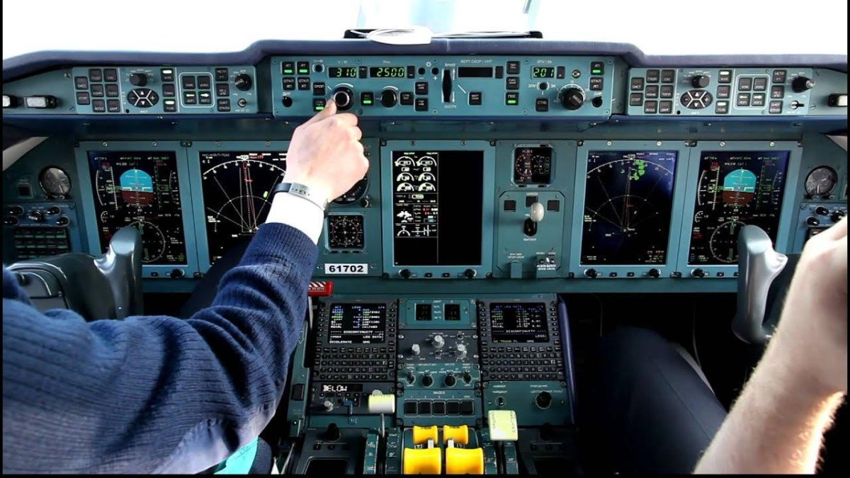 Ил-114-300 кабина пилотов