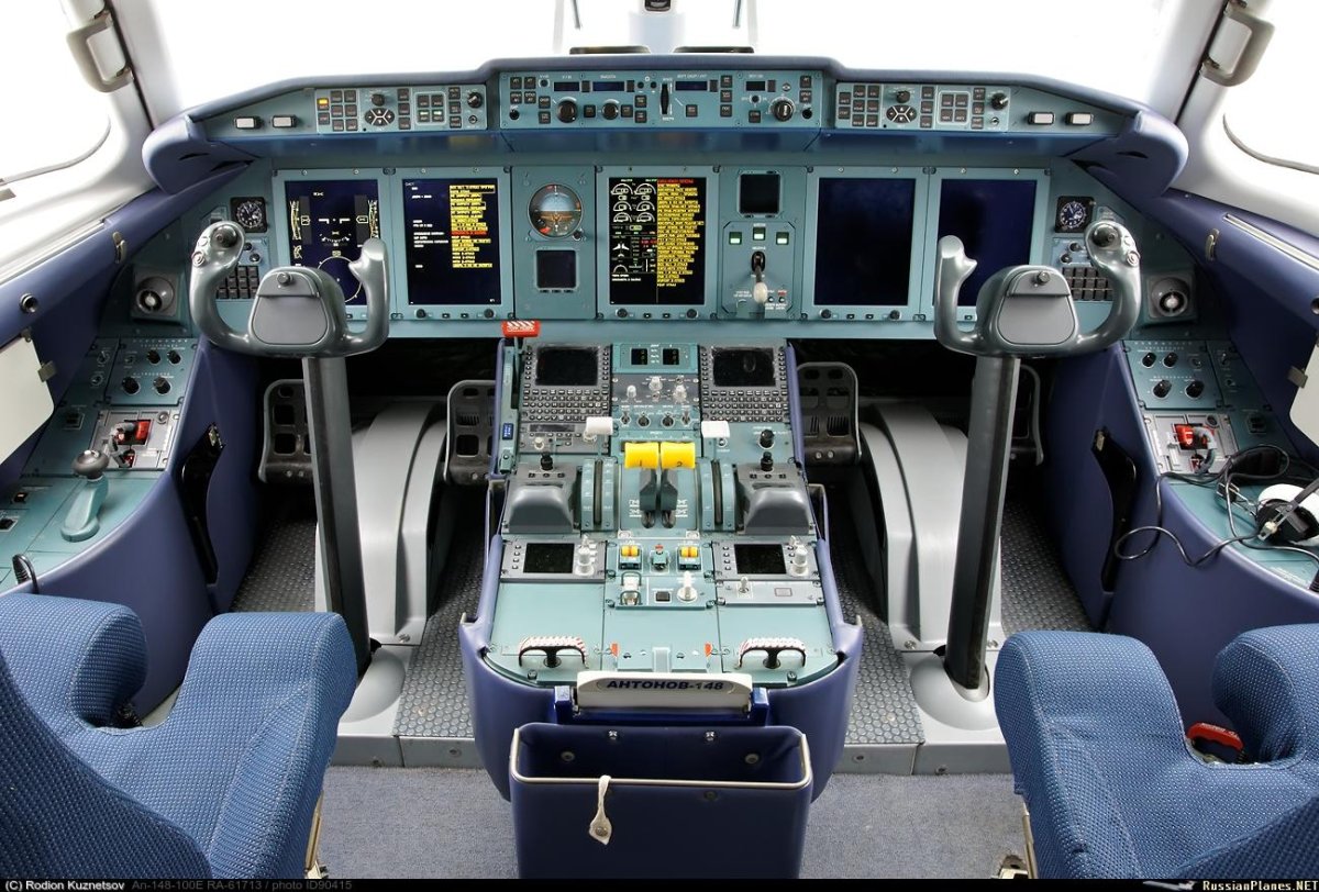 АН 148 кабина