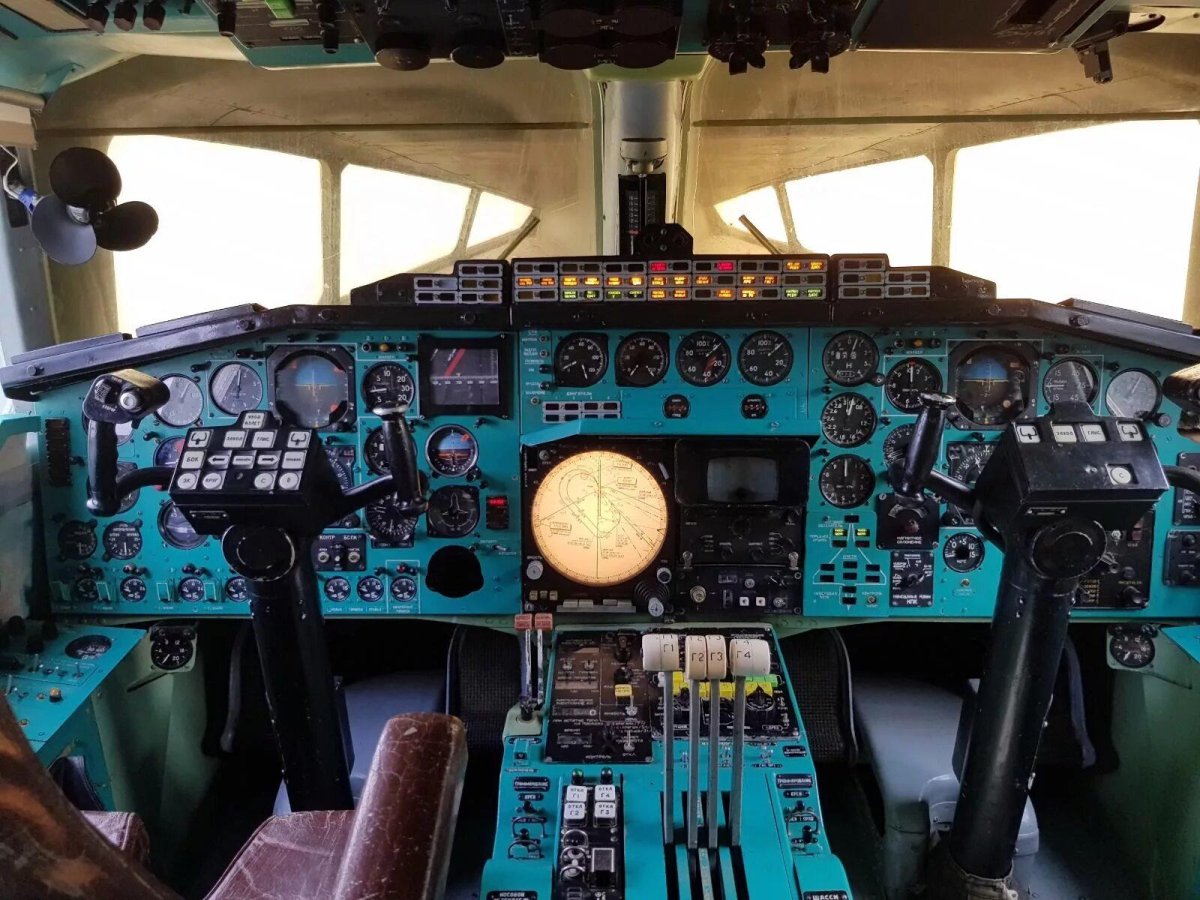 Ту 144 кабина пилотов