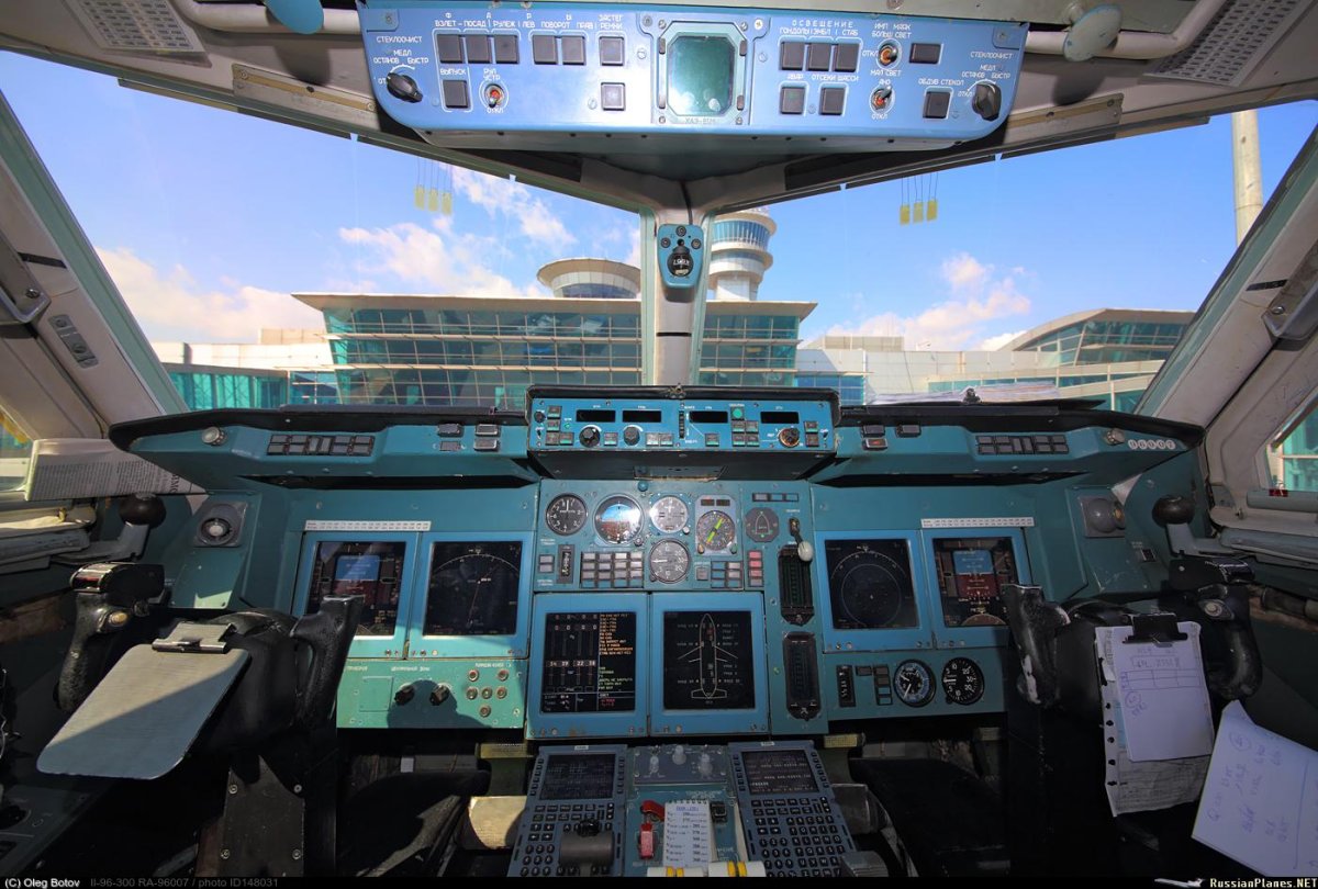 Ил-96 кабина пилотов