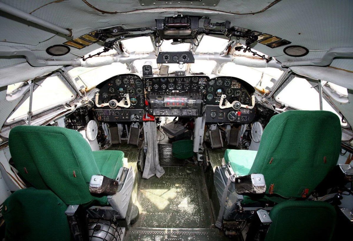 Ту 114 кабина