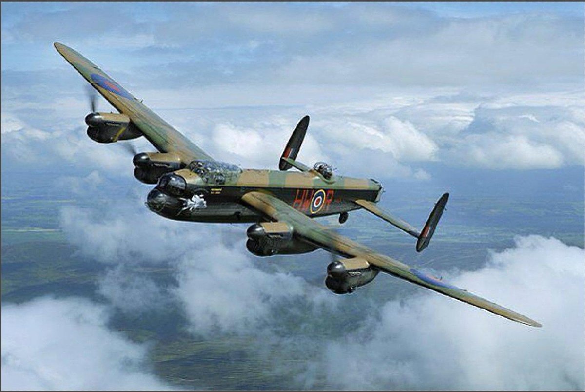 Lancaster самолет