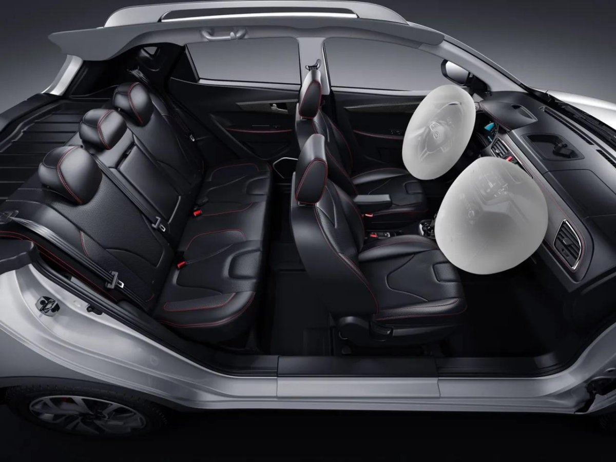 JAC iev7l седан