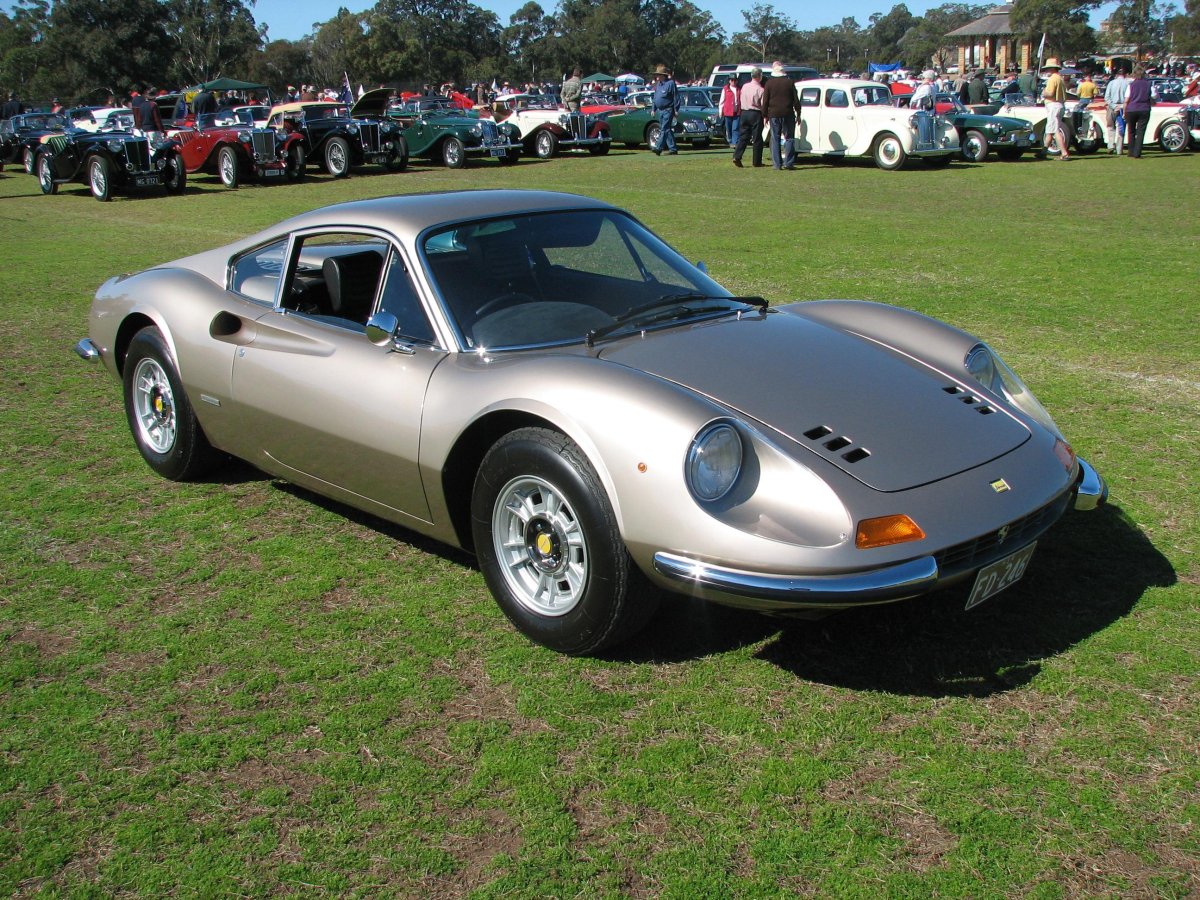 Ferrari Dino 246 внутри