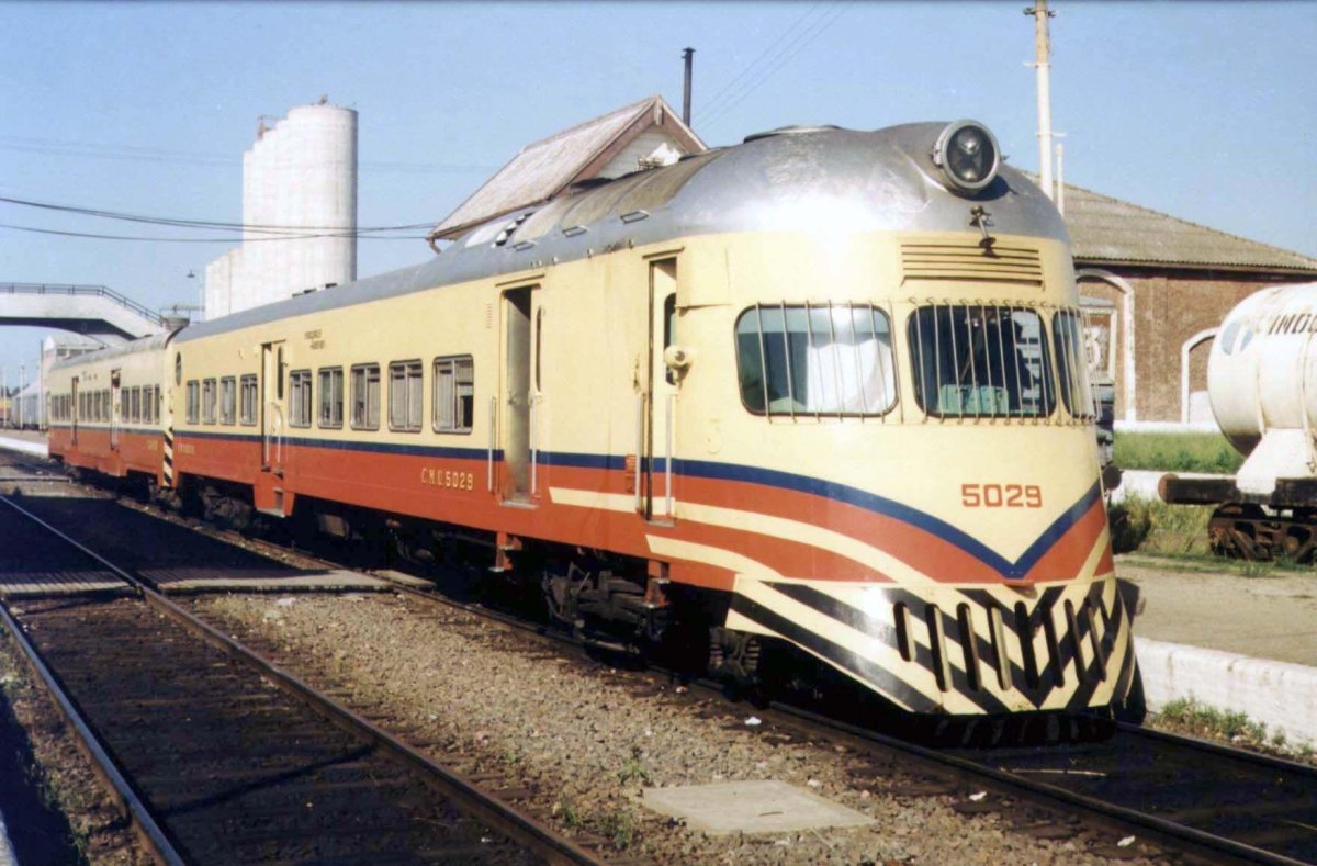 Дэл 01 дизель поезд