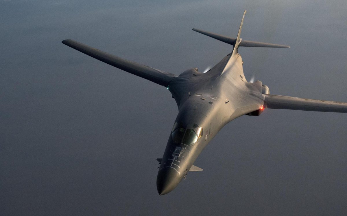 Бомбардировщик b-1b Lancer