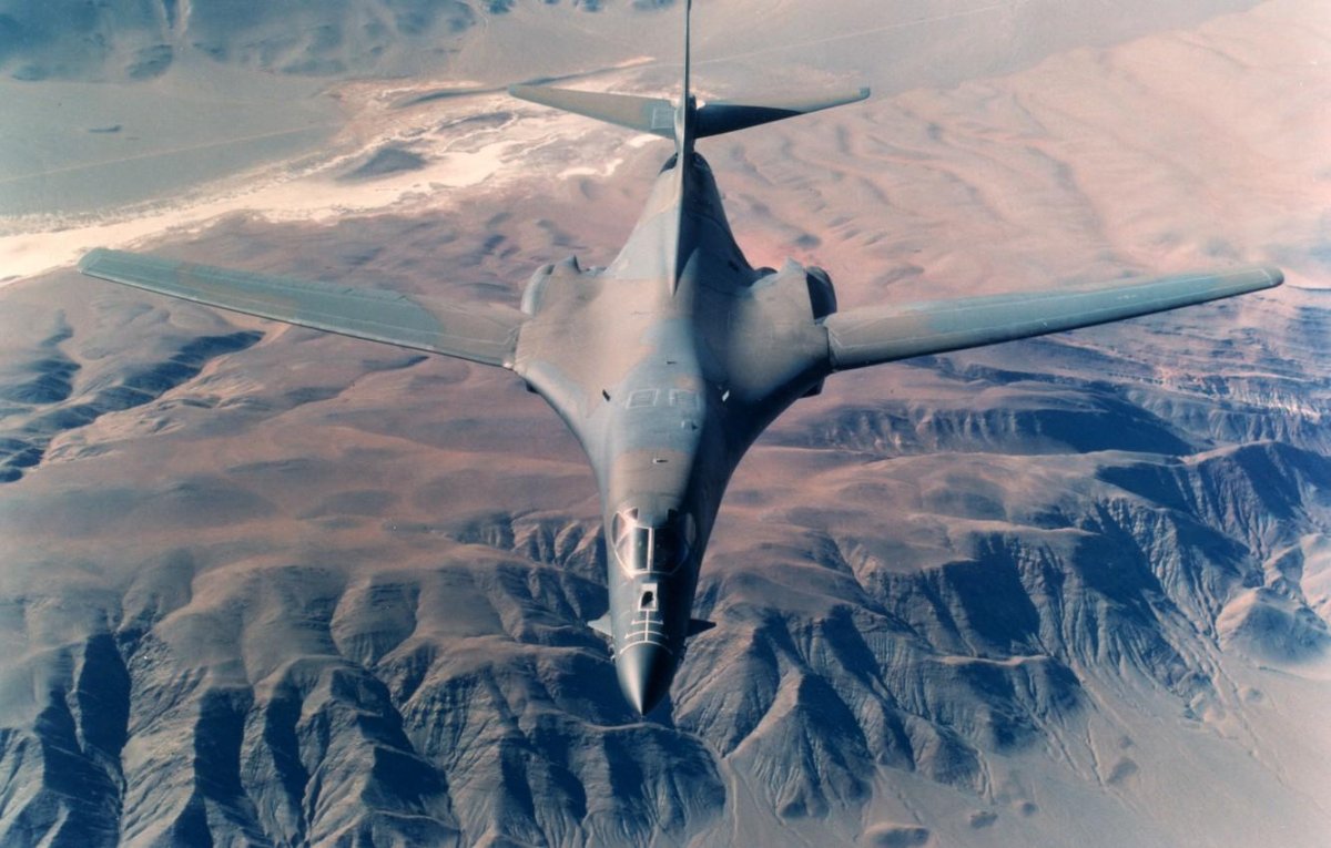 Rockwell b-1 Lancer бомбардировщик
