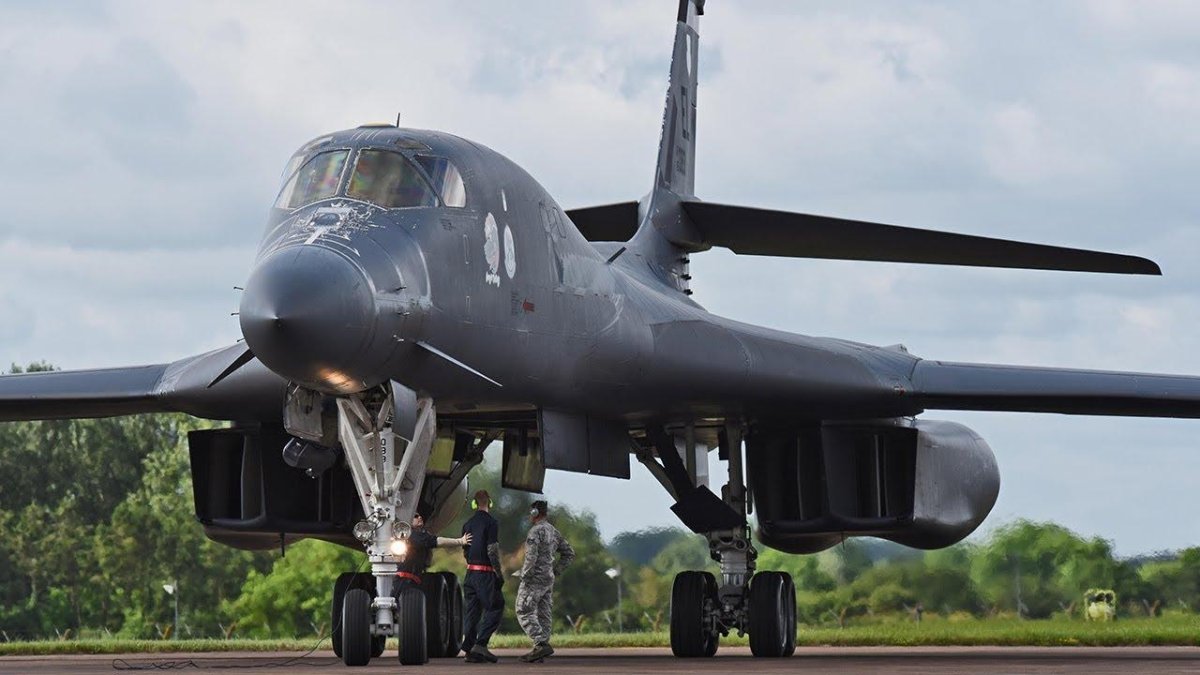 Бомбардировщики ВВС США B-1b Lancer
