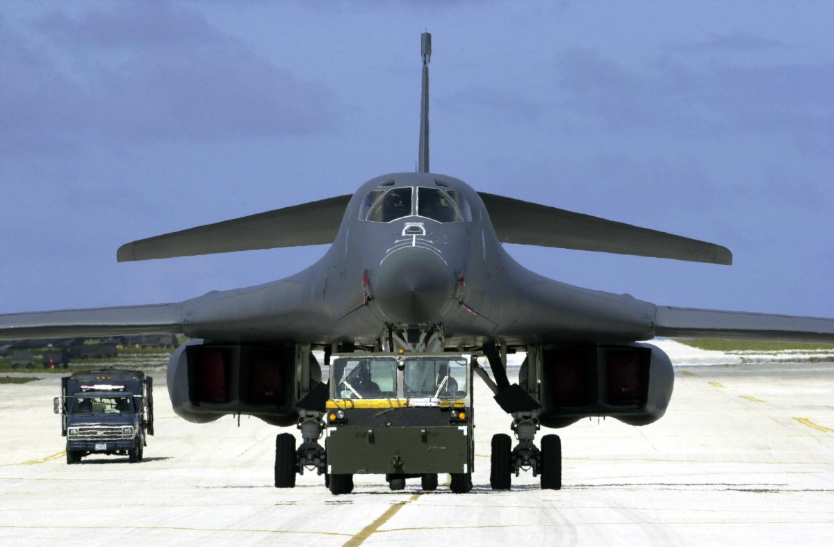 Бомбардировщик b-1b Lancer