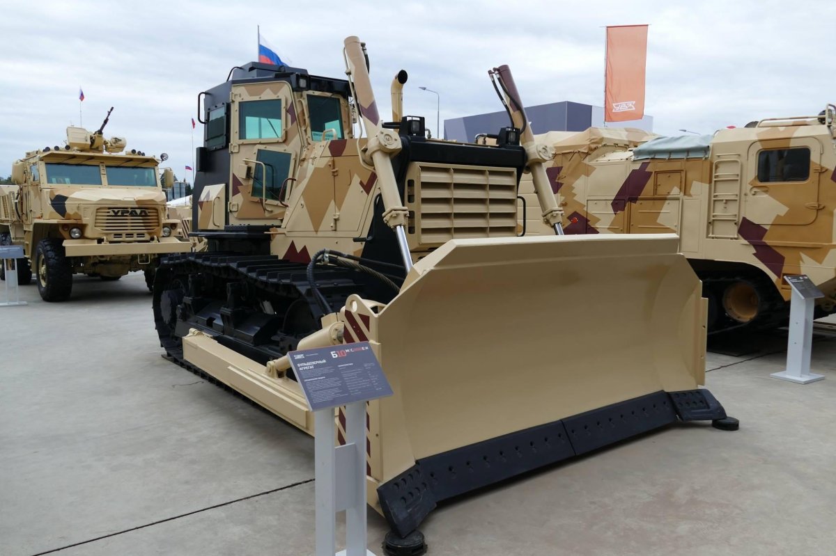 Бронированный бульдозер б10м2с