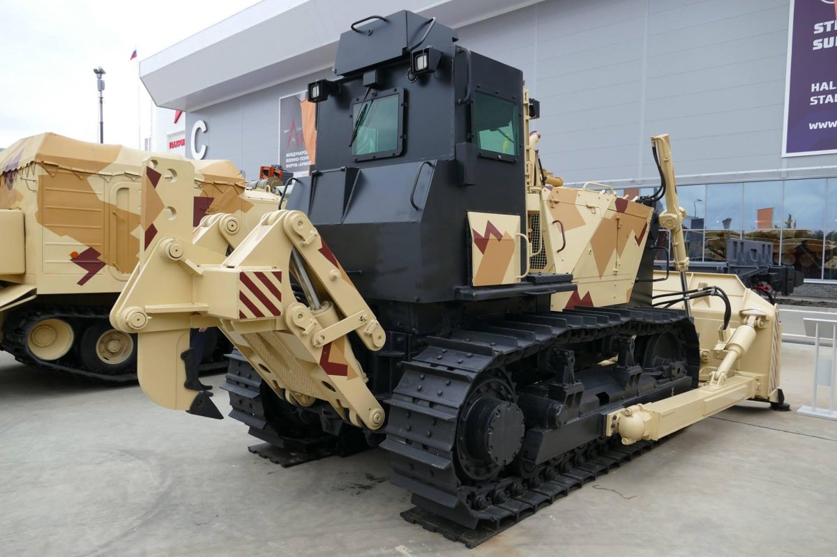 Бронированный бульдозер б10м2с