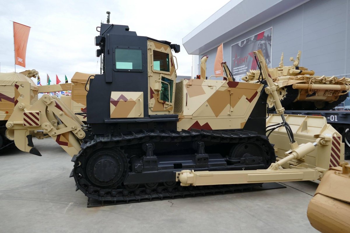 Бронированный бульдозер УВЗ б10м2с