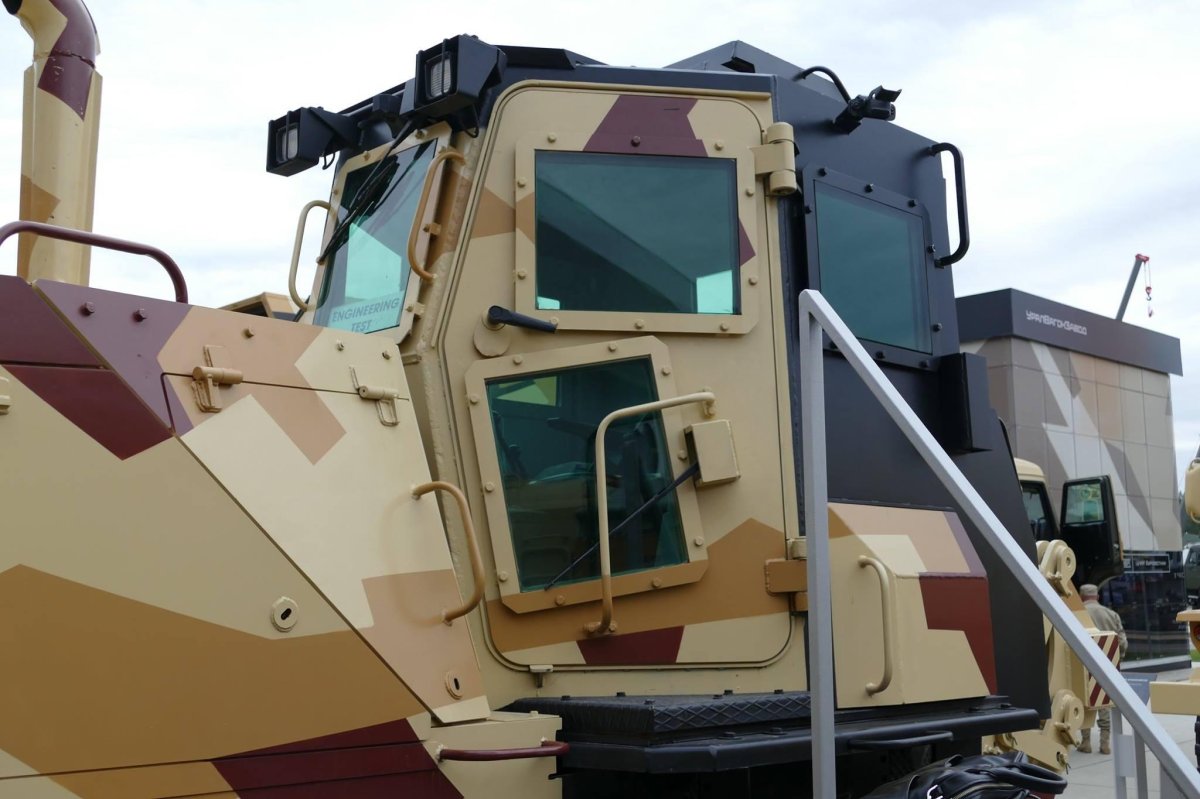 Бронированный бульдозер б12 м2