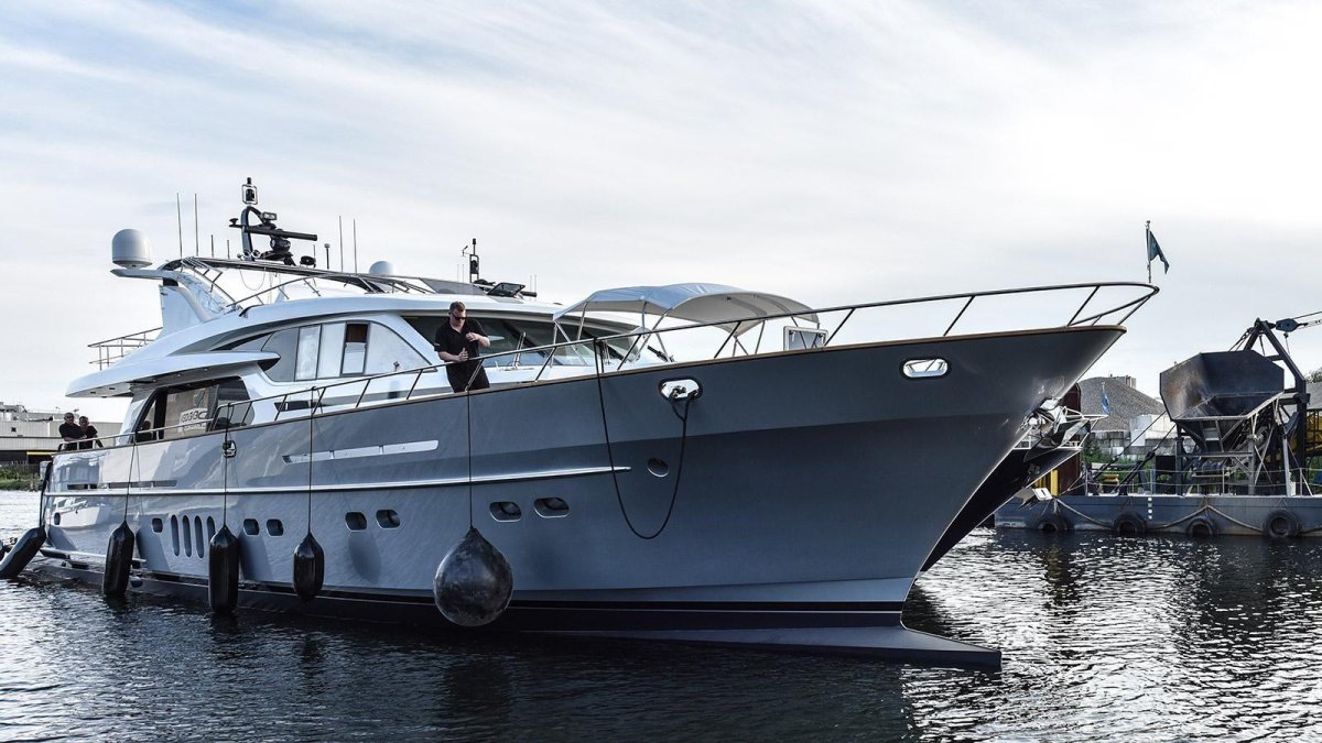 Яхта van der Valk 2200