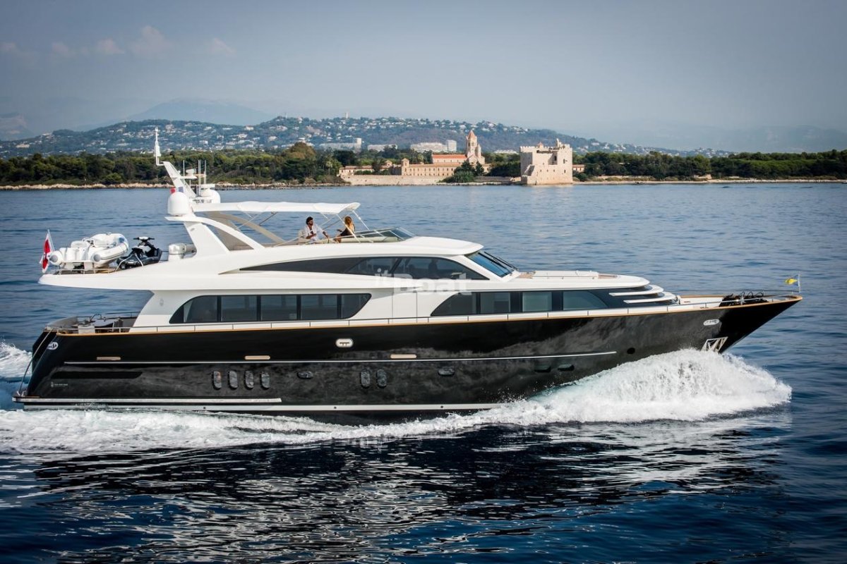 Van der Valk яхта