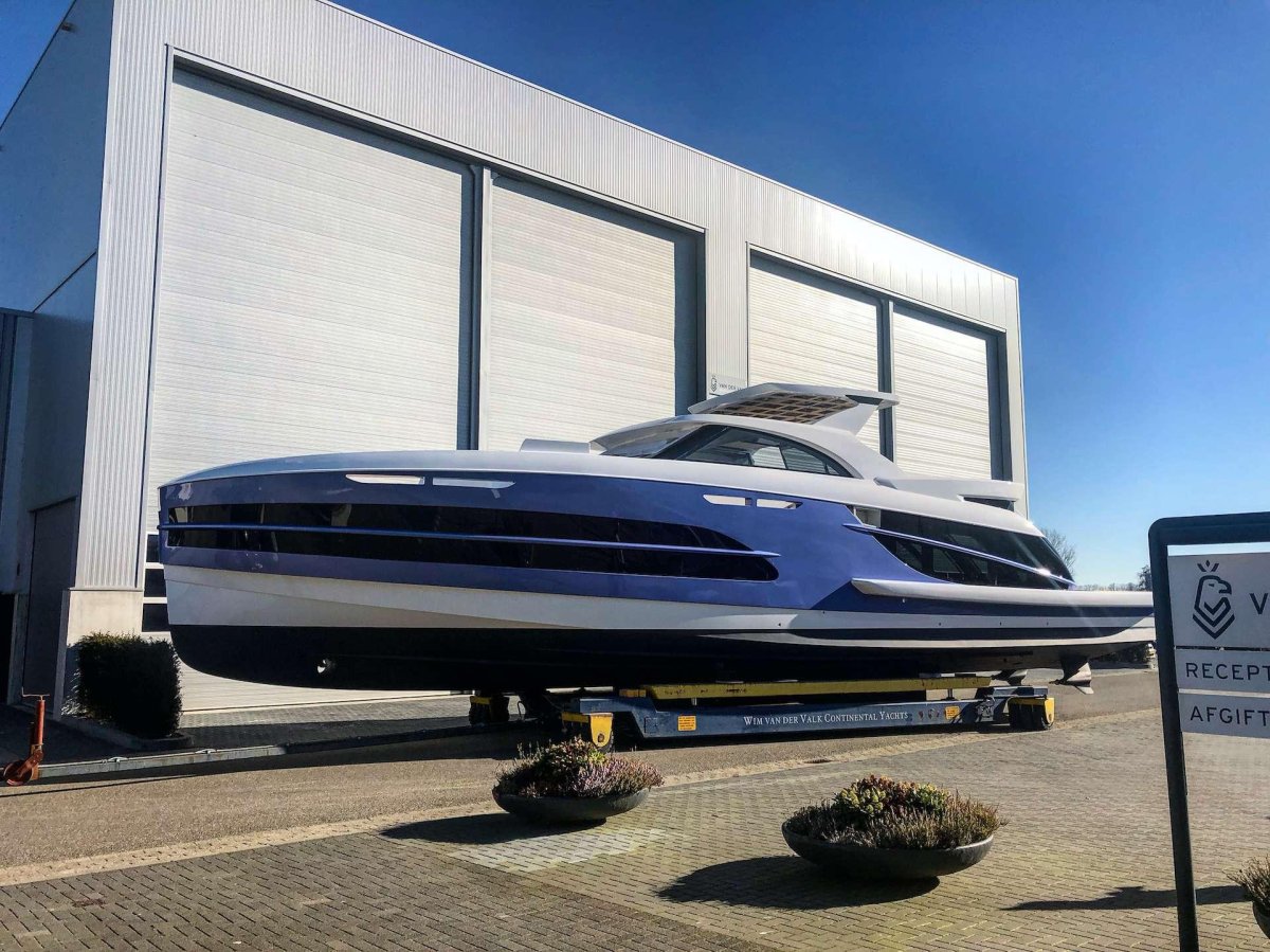 Яхта van der 600