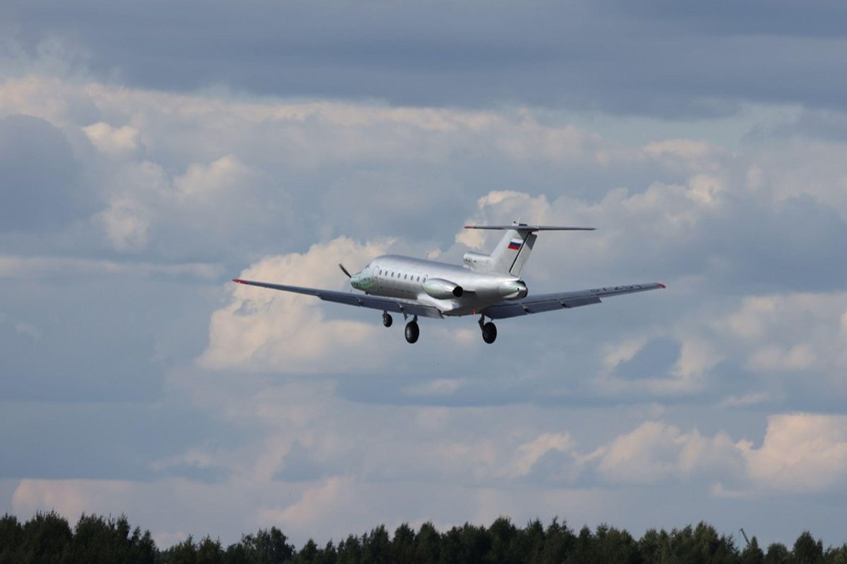 Як-40 с электродвигателем Макс 2021