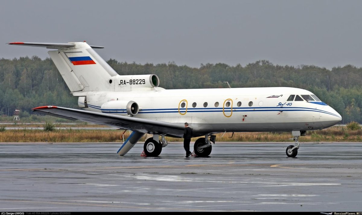 Як-40 пассажирский самолёт