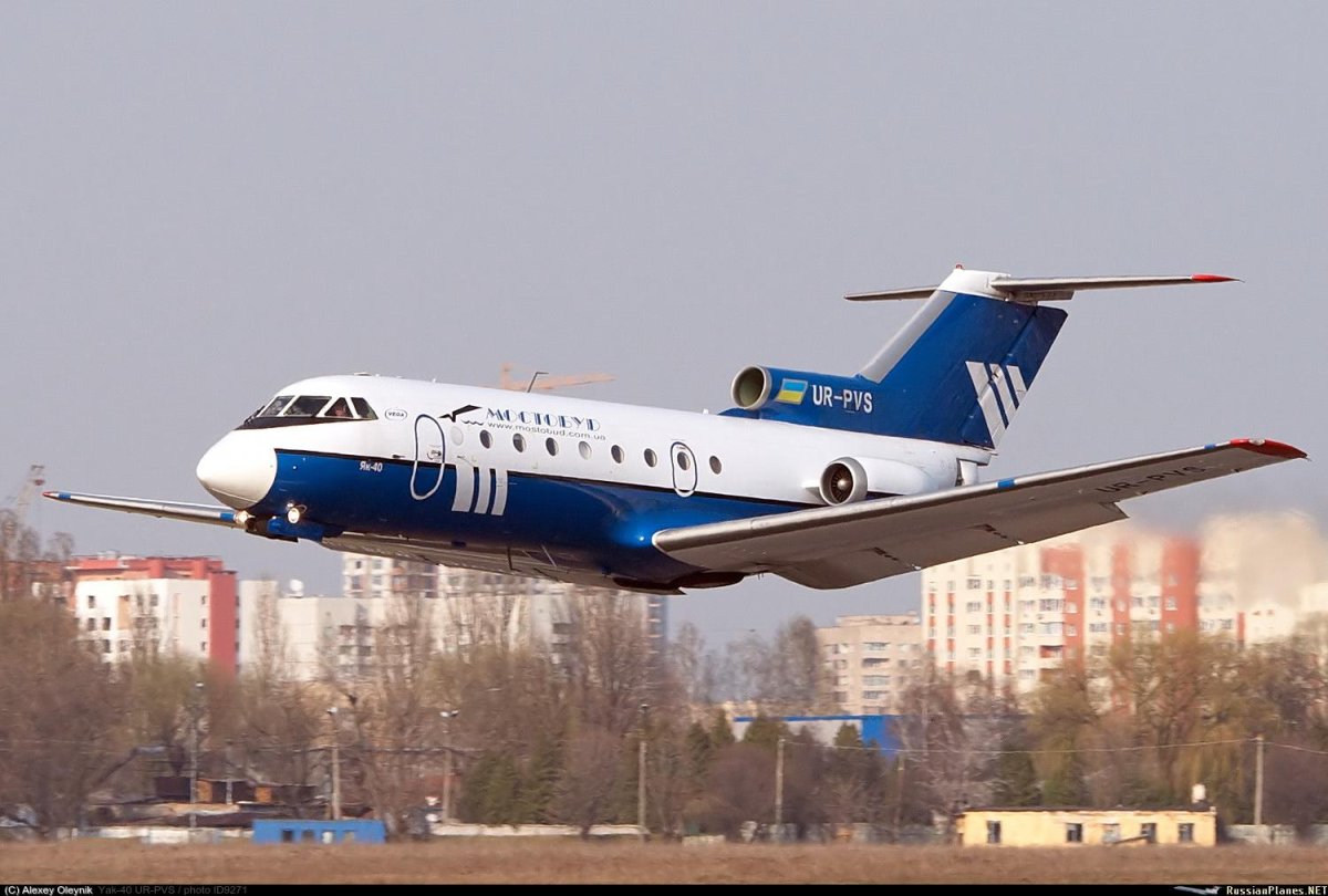 Самолёт як-40
