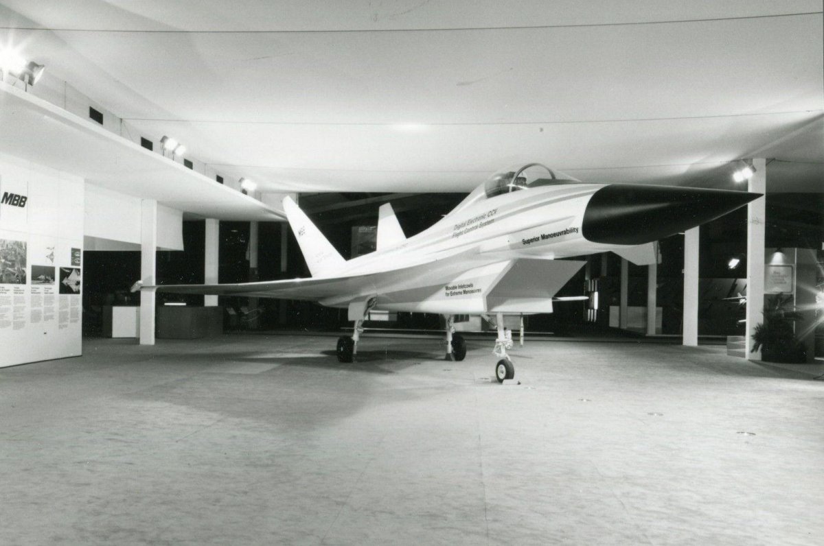 Самолёт TKF-90