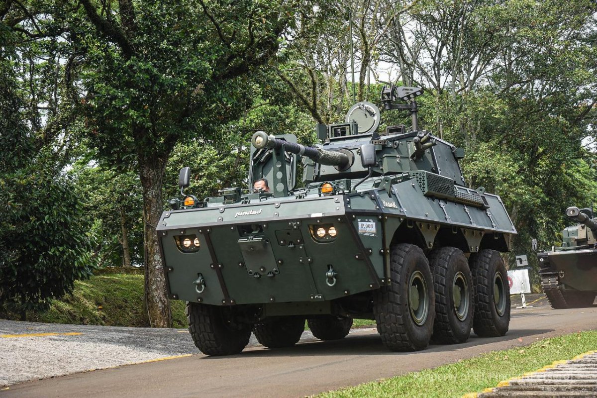 БТР Pindad Badak