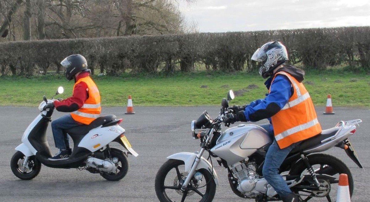 Несовершеннолетний на мотоцикле