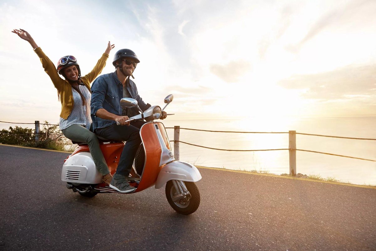 Человек на мопеде