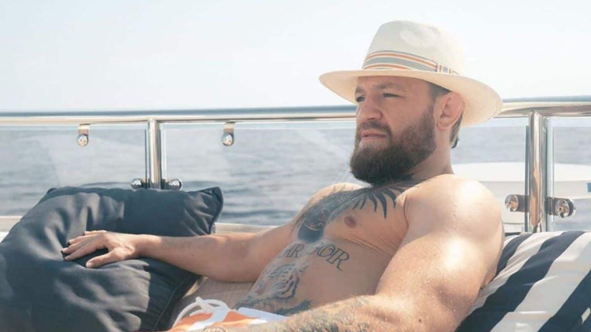 Конор МАКГРЕГОР отдыхает