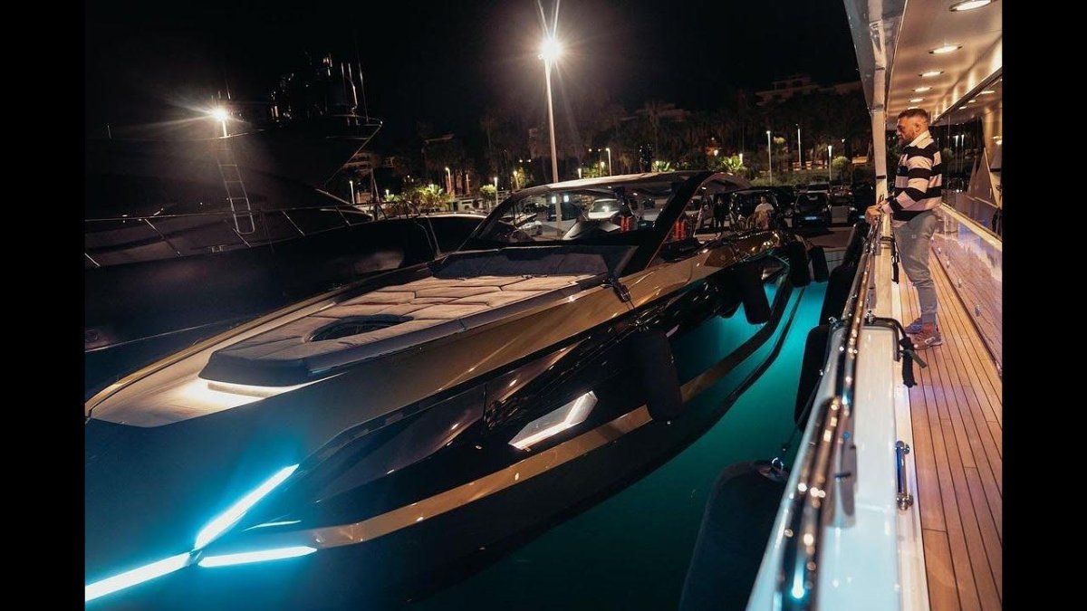 Яхта Ламборджини МАКГРЕГОРА