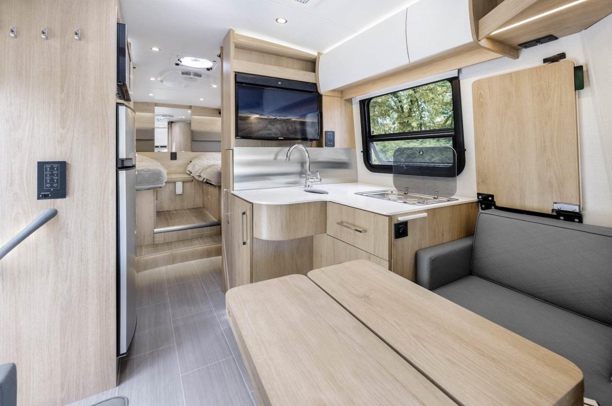 Двухэтажный кемпер автодом