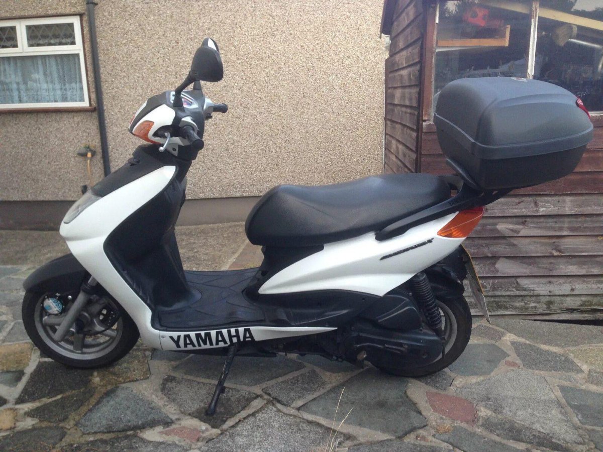 Скутер Ямаха 100 кубов