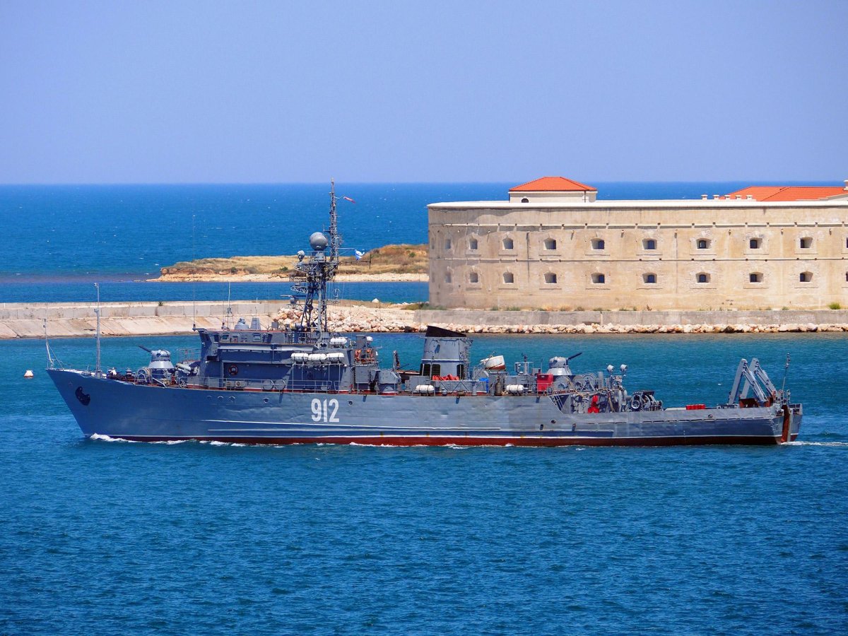 Морской тральщик Турбинист