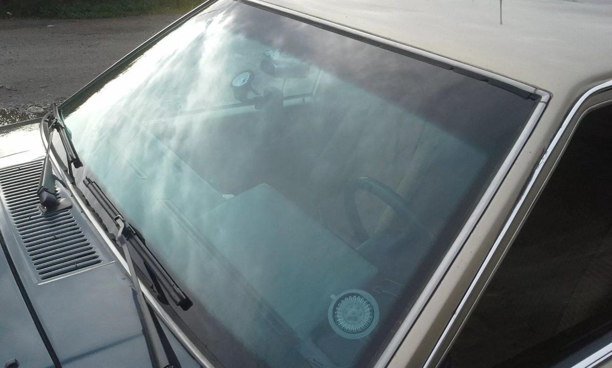 Лобовое стекло Вольво 240