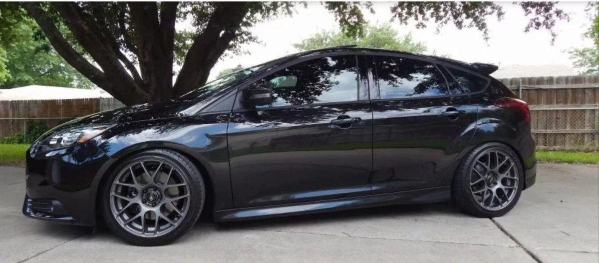 Ford Focus 3 Black Tuning