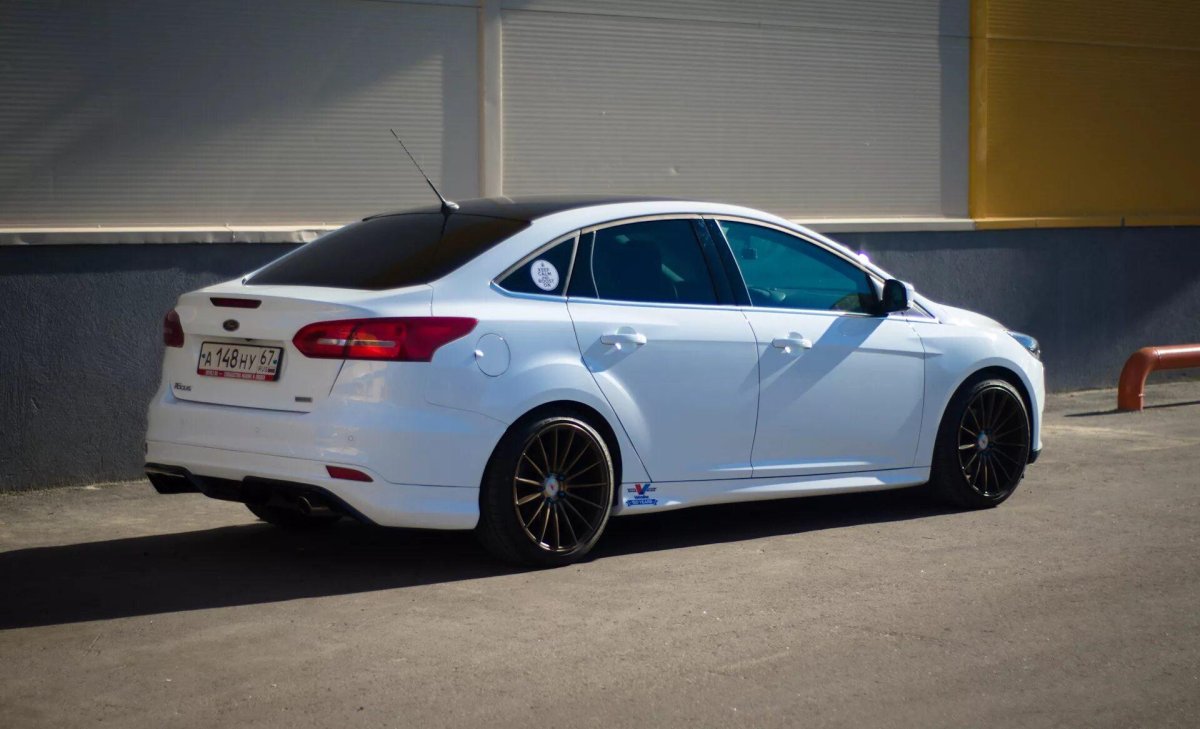 Тюнингованный Форд фокус 3 седан