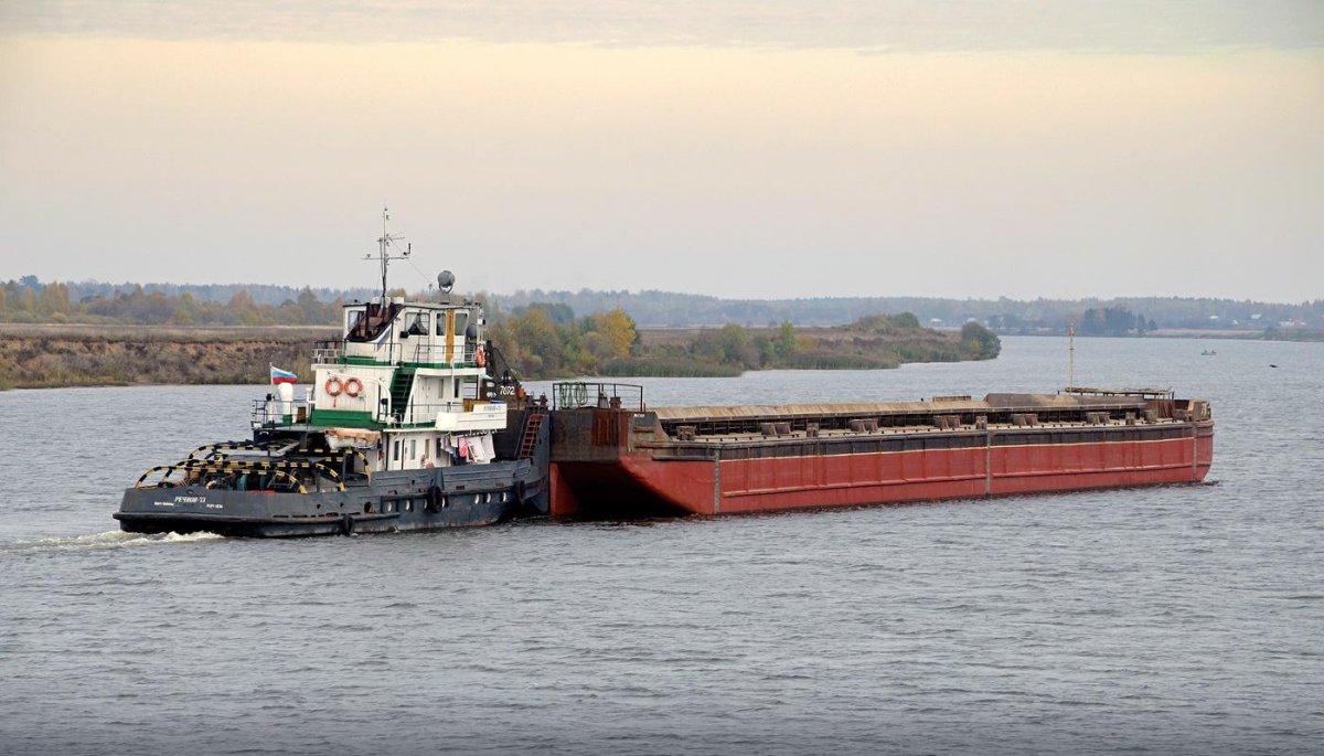 Самоходная баржа толкач