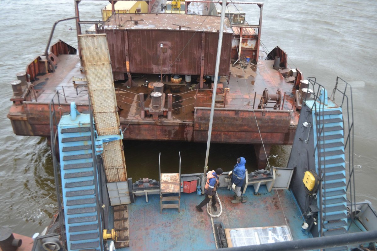 Буксир с баржей