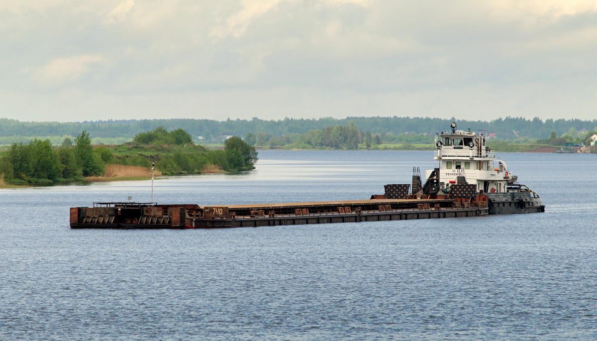 Баржа и толкач