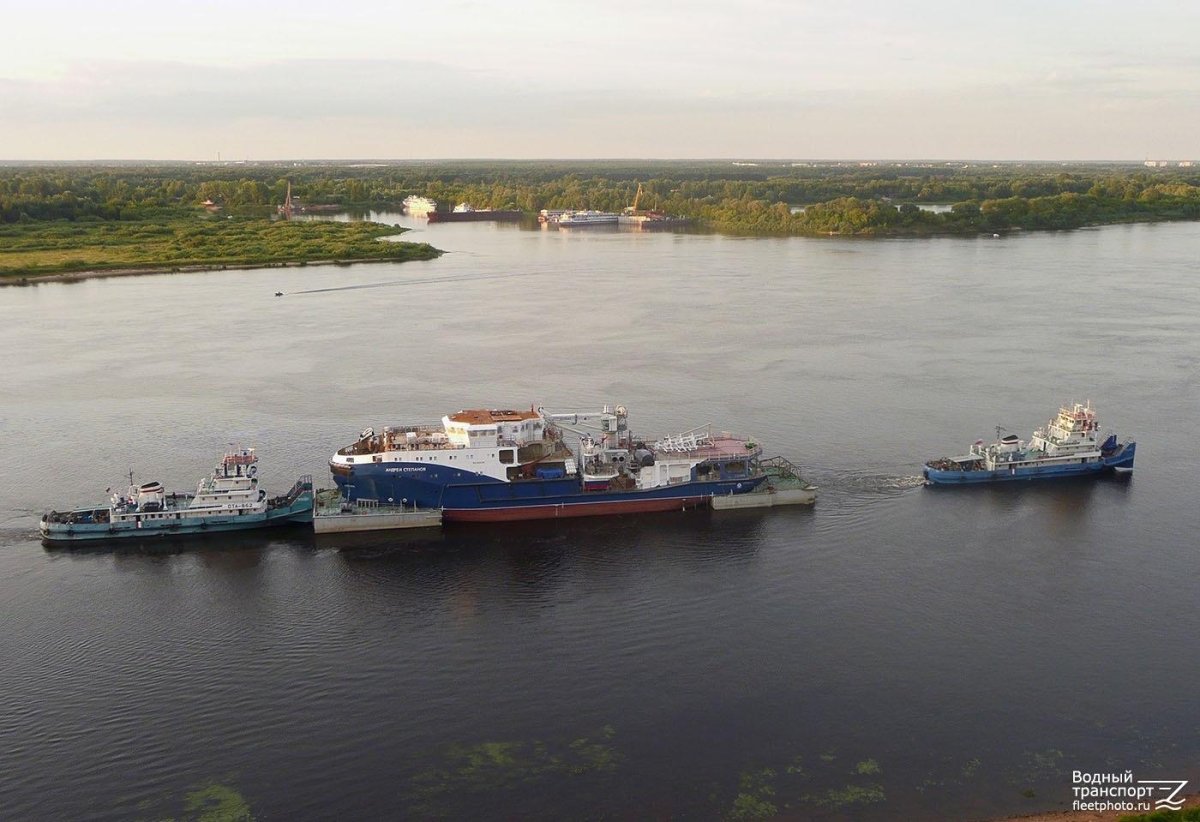 Судно буксир Андрей Степанов