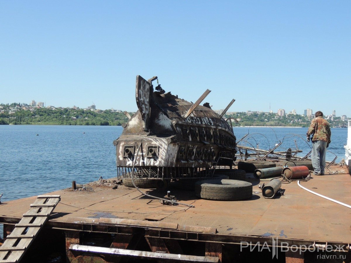 Корабль на водохранилище Воронеж