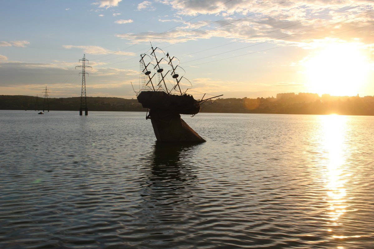 Кораблик в водохранилище Воронеж