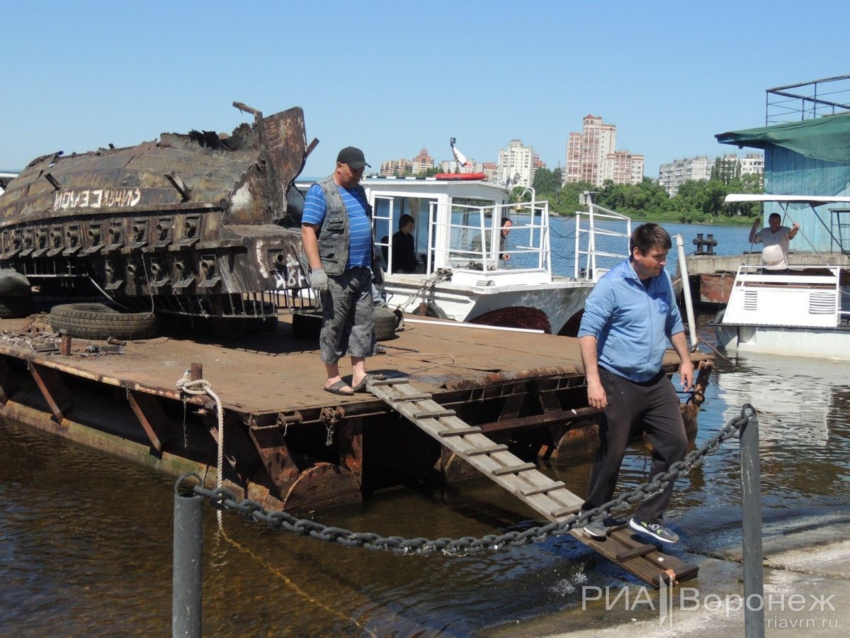 Корабль на водохранилище Воронеж