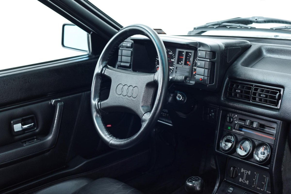 Audi 80 Interior