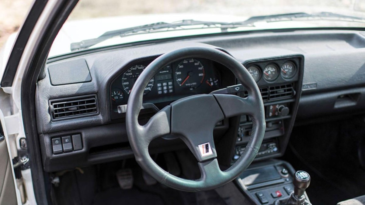 Audi quattro Sport 1985 салон