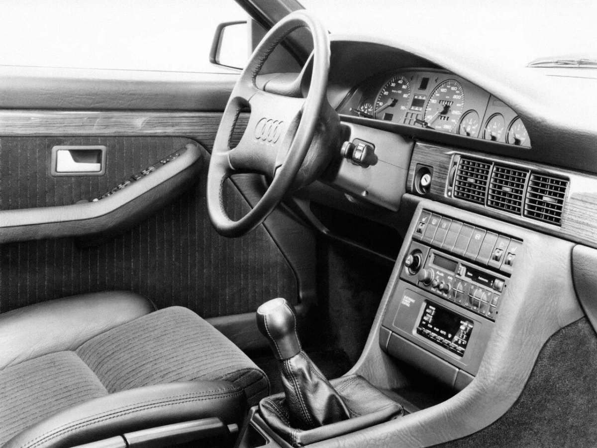 Audi 200 c3 Interior