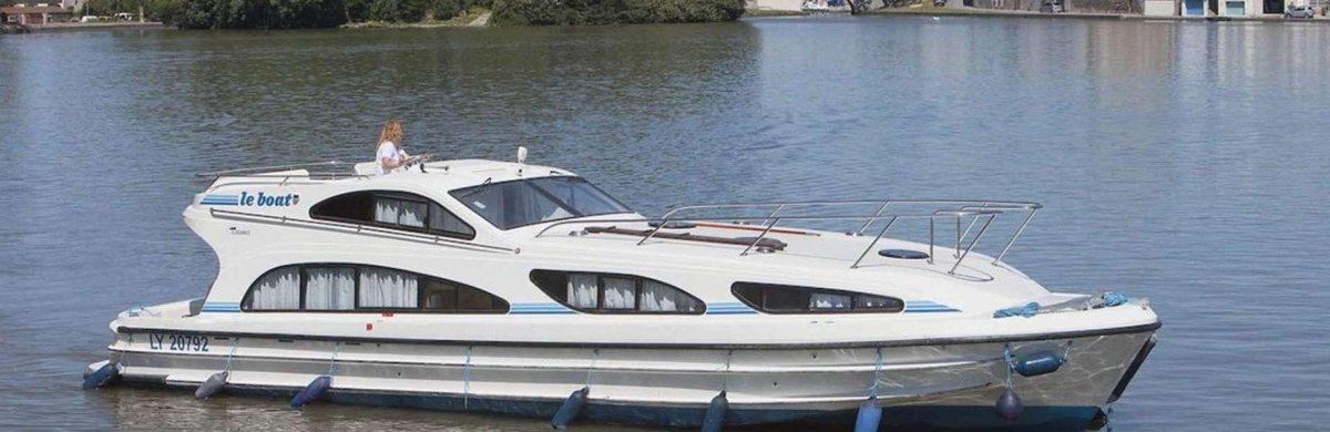 Речная яхта